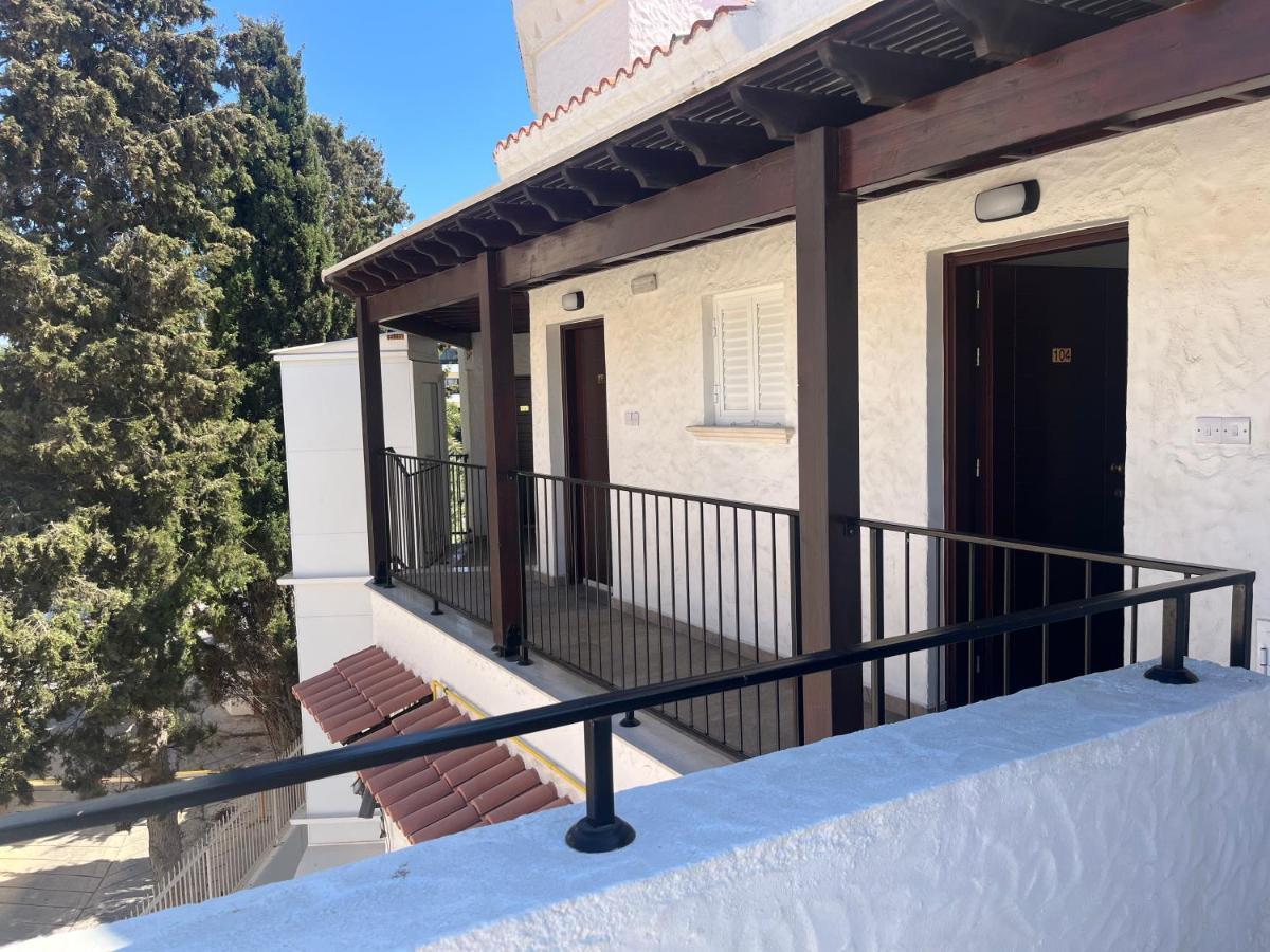Papho'S Mare Apts Paphos Exterior foto